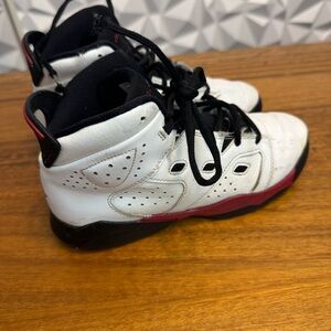 Jordan 6 shoes size 3Y ( Big Boy)